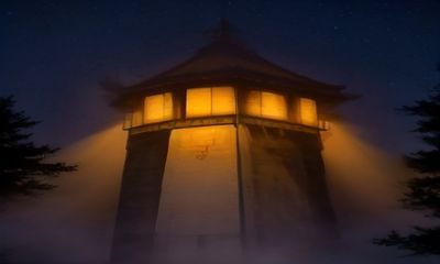 黄果短剧官网异能觉醒科幻短剧海报，未来都市夜景中主角展现超能力，冷色调科技感强